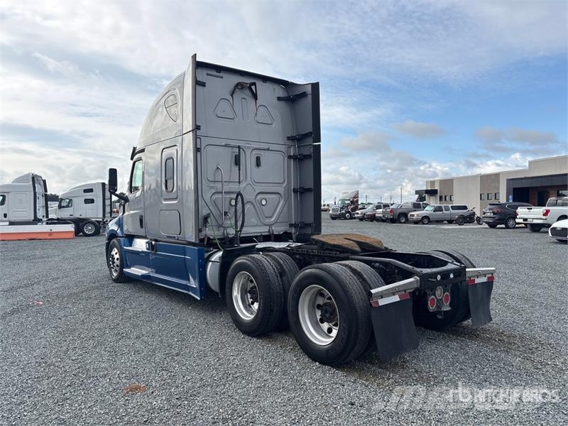 Freightliner Cascadia 126 6x4 T/A Sleeper Truck Tractor Тягачі