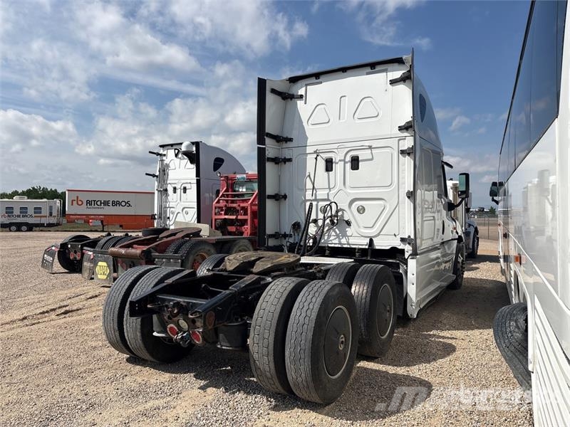 Freightliner Cascadia 125 6x4 T/A Sleeper Truck Tractor (Inoper 트랙터 유닛
