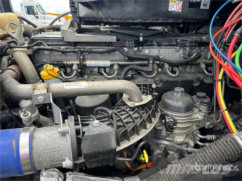 Freightliner Cascadia 126 6x4 T/A Sleeper Truck Tractor Тягачі