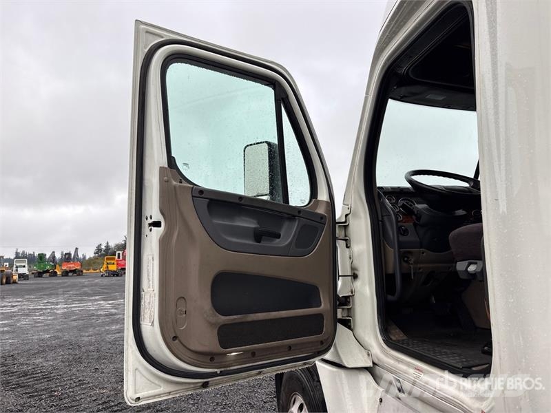 Freightliner Cascadia 125 T/A Sleeper Truck Tractor Naudoti vilkikai