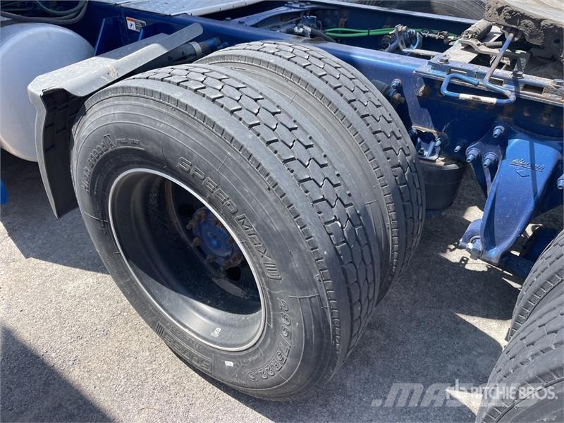 Freightliner Cascadia 126 6x4 T/A Sleeper Truck Tractor (Inoper Vilcēji