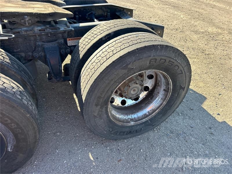 Freightliner Cascadia 6x4 T/A Sleeper Truck Tractor Тягачі