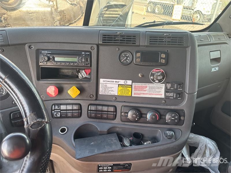 Freightliner Cascadia 125 6x4 T/A Sleeper Truck Tractor Tracteur routier