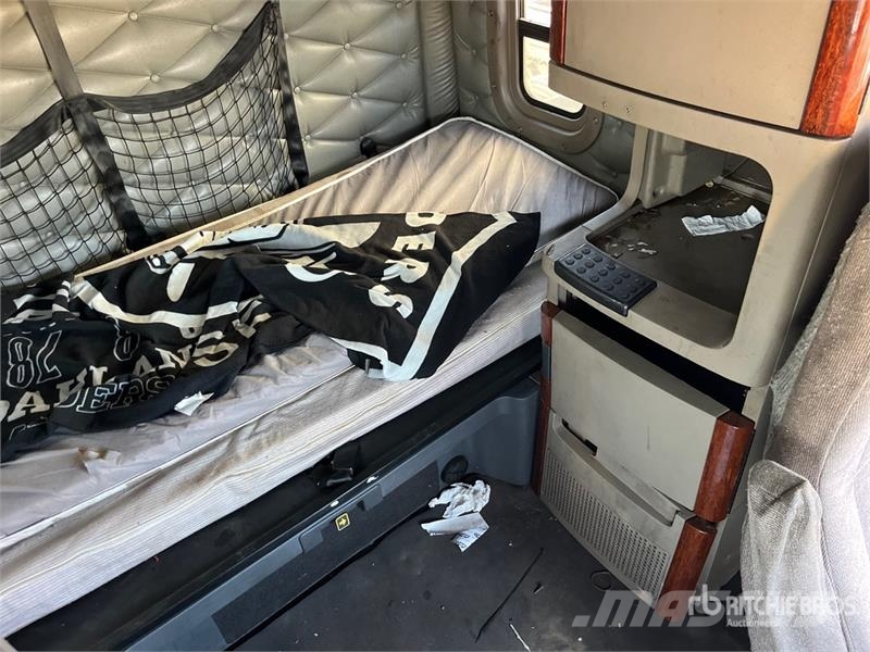 Freightliner Cascadia 125 6x4 T/A Sleeper Truck Tractor Тягачі