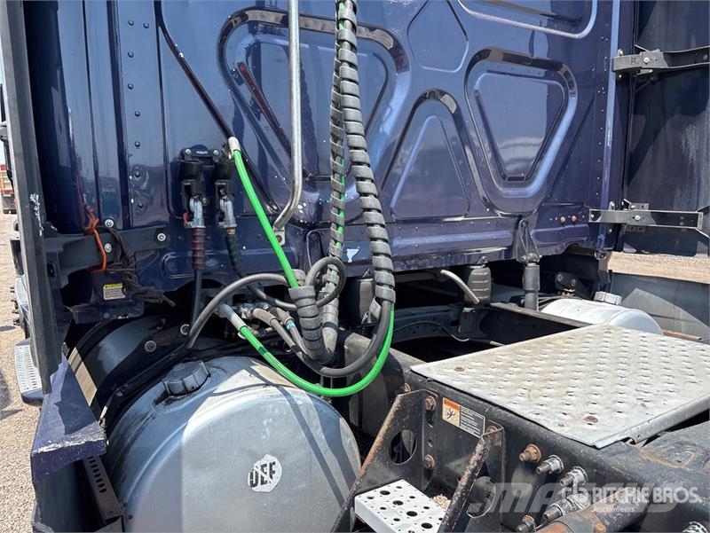 Freightliner Cascadia 125 6x4 T/A Sleeper Truck Tractor وحدات الجر