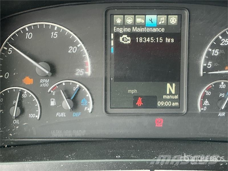 Freightliner Cascadia 126 6x4 T/A Sleeper Truck Tractor Vlačilci