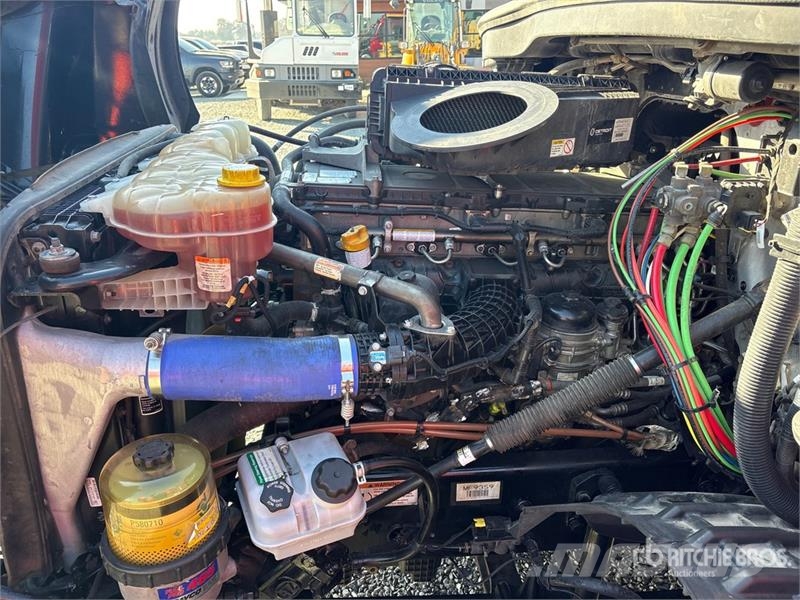 Freightliner Cascadia 126 6x4 T/A Sleeper Truck Tractor وحدات الجر