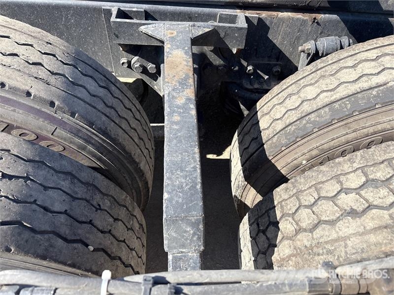Freightliner Cascadia 125 6x4 Roll-Off Truck (Inoperable) شاحنات لوادر