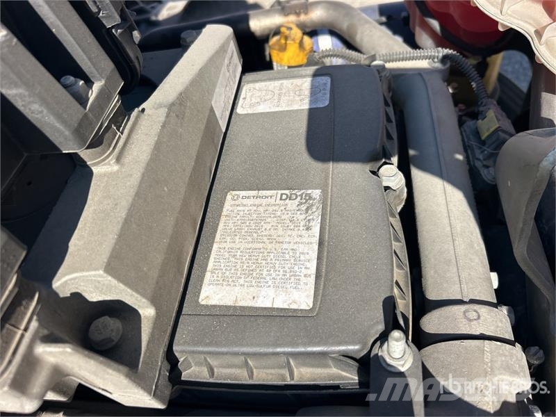 Freightliner Cascadia 126 6x4 T/A Sleeper Truck Tractor Sattelzugmaschinen