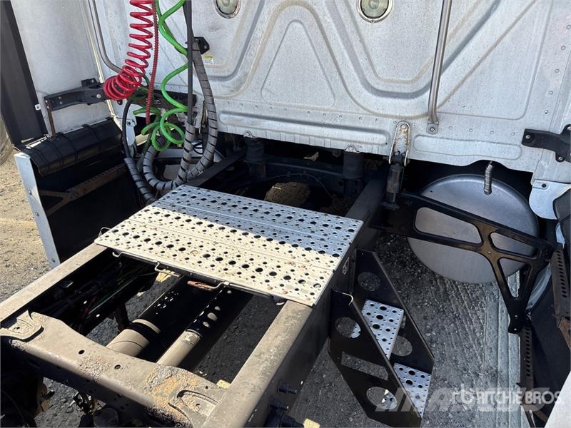 Freightliner Cascadia 125 6x4 T/A Sleeper Truck Tractor Tracteur routier