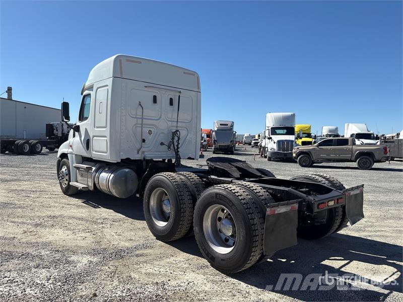 Freightliner Cascadia 125 6x4 T/A Sleeper Truck Tractor Motrici e Trattori Stradali