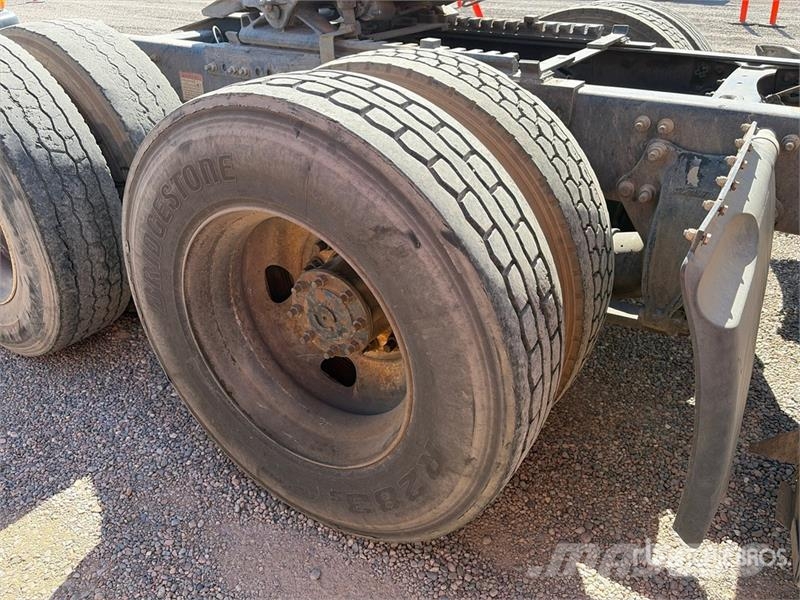 Freightliner Cascadia 125 6x4 T/A Sleeper Truck Tractor Tractores (camiões)