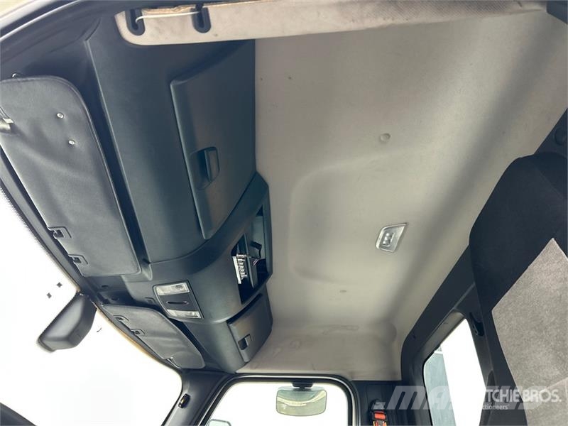 Freightliner Cascadia 126 وحدات الجر