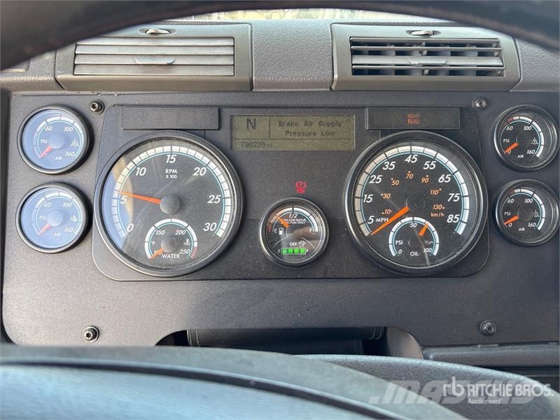 Freightliner Cascadia 125 6x4 T/A Sleeper Truck Tractor Tegljači
