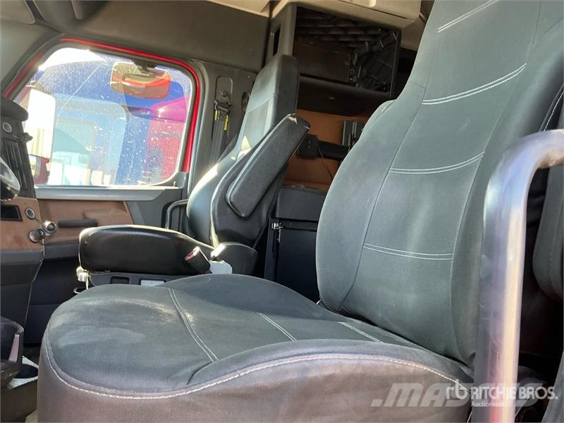 Freightliner Cascadia 6x4 T/A Sleeper Truck Tractor Tracteur routier