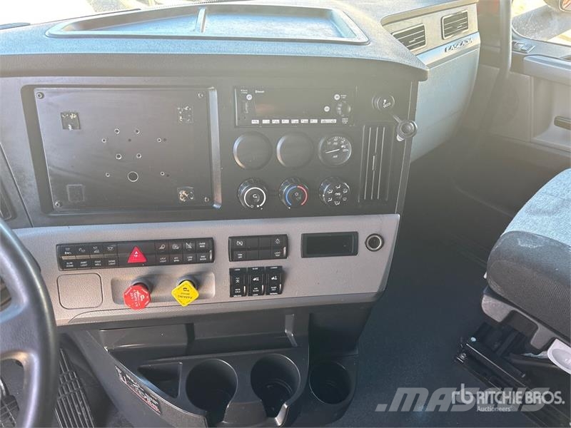 Freightliner Cascadia 126 6x4 T/A Sleeper Truck Tractor Tractor Units