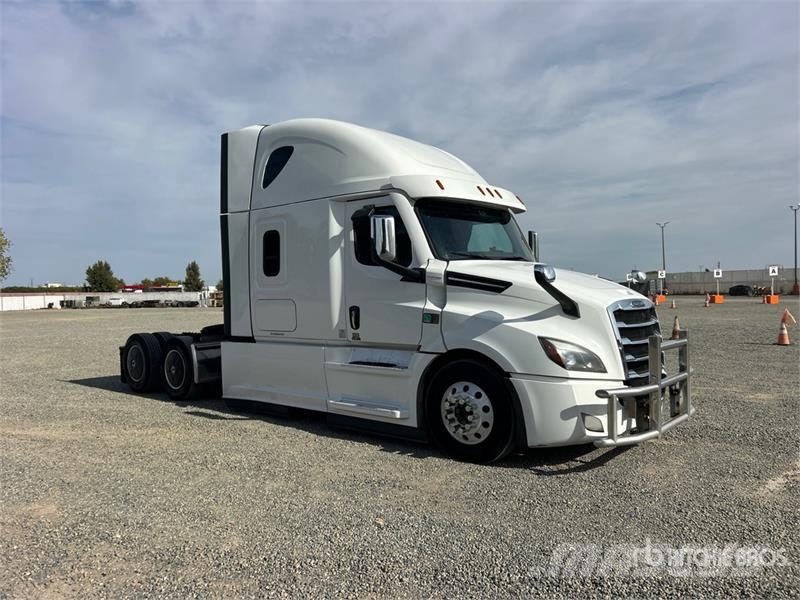 Freightliner Cascadia 126 6x4 T/A Sleeper Truck Tractor Влекачи