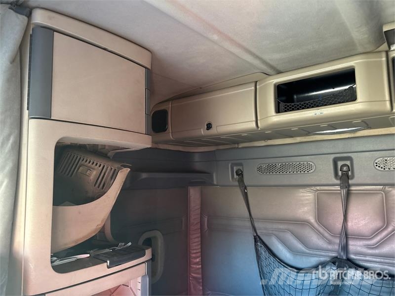 Freightliner Cascadia 125 6x4 T/A Sleeper Truck Tractor (Inoper Cabezas tractoras