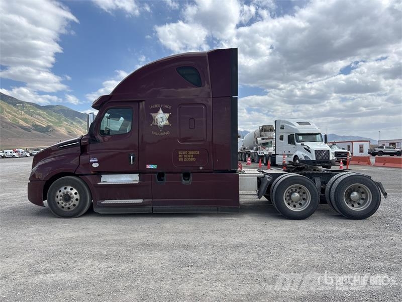 Freightliner Cascadia 126 6x4 T/A Sleeper Truck Tractor Motrici e Trattori Stradali