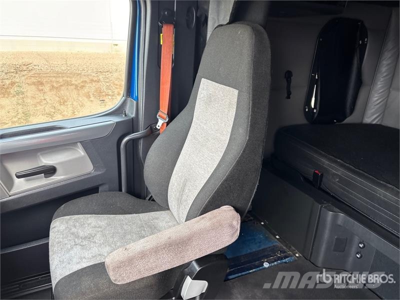 Freightliner Cascadia 126 6x4 T/A Sleeper Truck Tractor Autotractoare