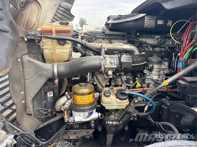 Freightliner Cascadia 125 6x4 T/A Sleeper Truck Tractor Vilcēji