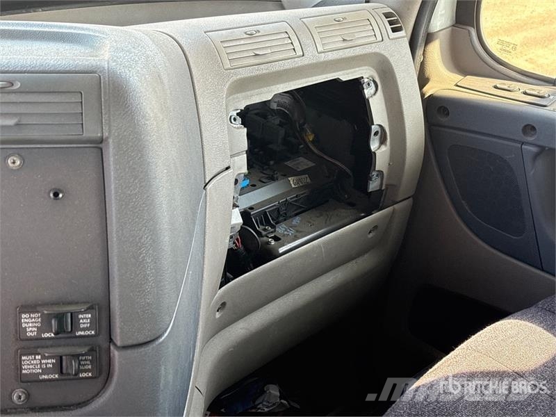 Freightliner Cascadia 125 6x4 Roll-Off Truck (Inoperable) شاحنات لوادر