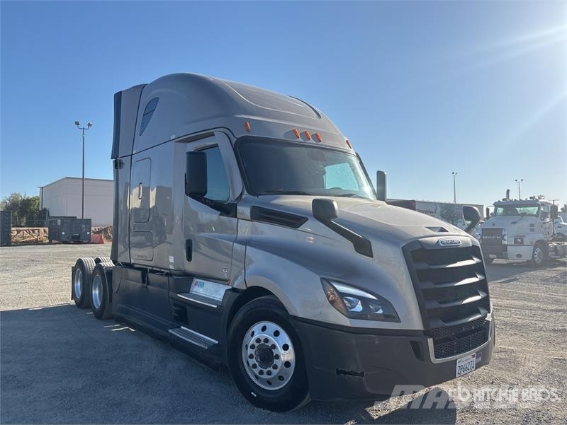 Freightliner Cascadia 126 6x4 T/A Sleeper Truck Tractor 트랙터 유닛