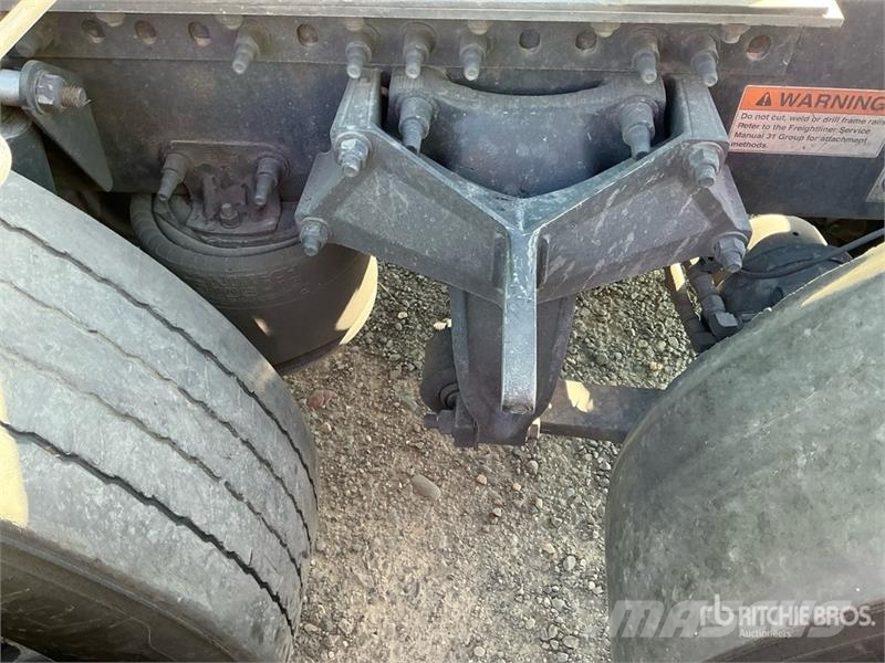 Freightliner Cascadia 126 T/A Sleeper Truck Tractor (Inoperable Тягачі