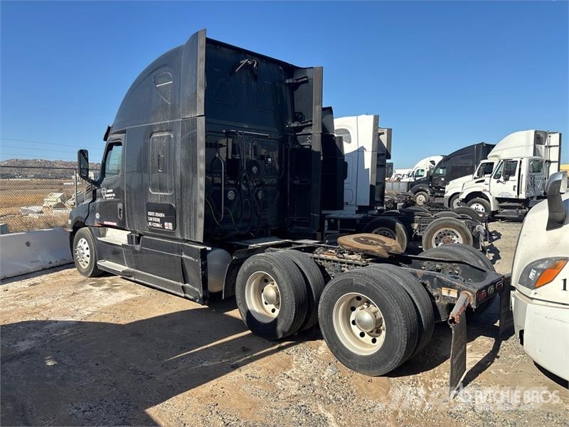 Freightliner Cascadia 126 6x4 T/A Sleeper Truck Tractor Sattelzugmaschinen