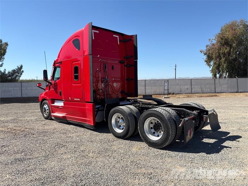 Freightliner Cascadia 126 6x4 T/A Sleeper Truck Tractor وحدات الجر