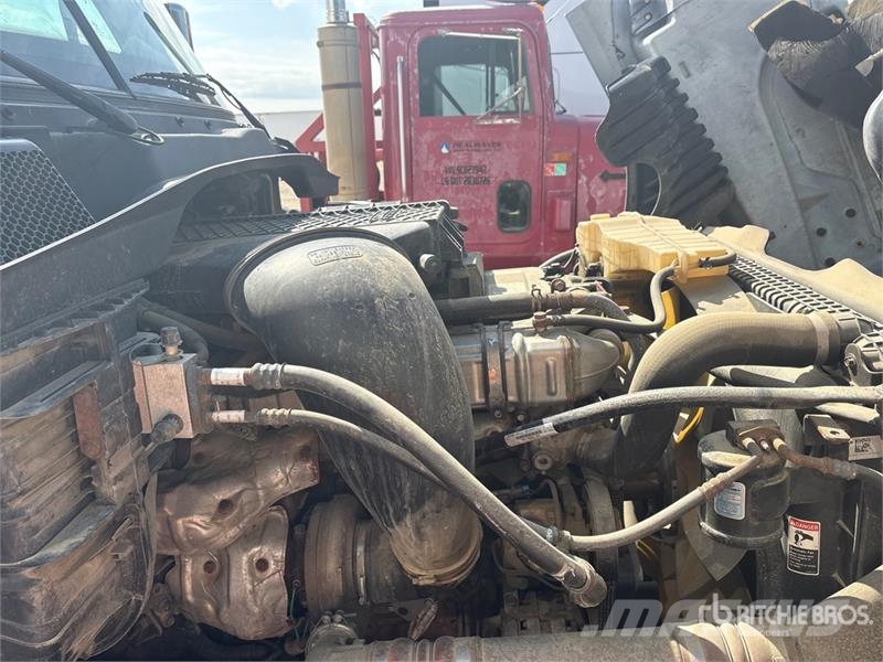 Freightliner Cascadia 125 6x4 T/A Sleeper Truck Tractor (Inoper 트랙터 유닛