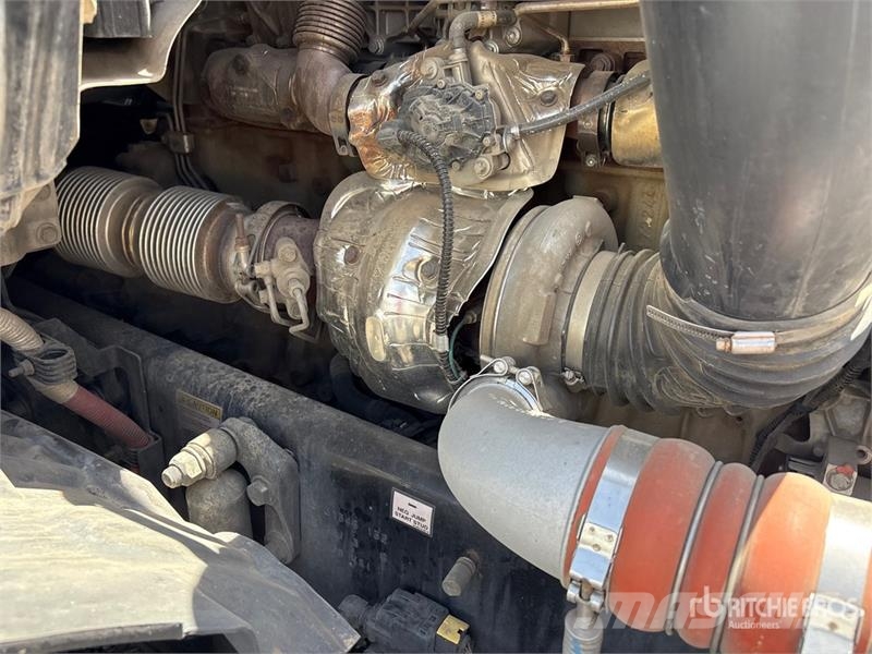 Freightliner Cascadia 126 6x4 T/A Sleeper Truck Tractor Vilcēji