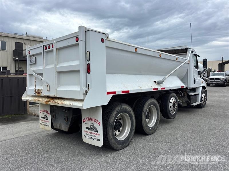 Freightliner Cascadia 113 8x4 Tri/A Dump Truck Самоскиди