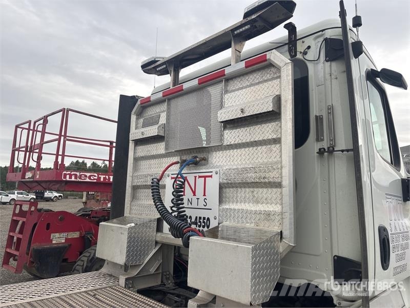 Freightliner Cascadia 125 Vetopöytäautot