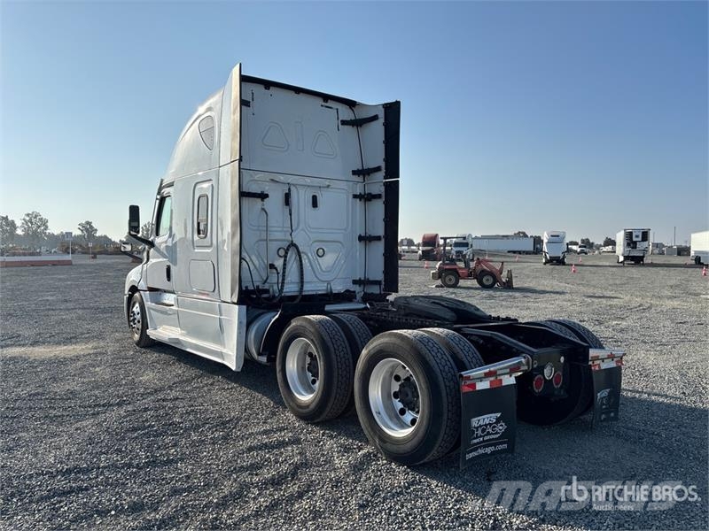 Freightliner Cascadia 126 6x4 T/A Sleeper Truck Tractor Тягачі