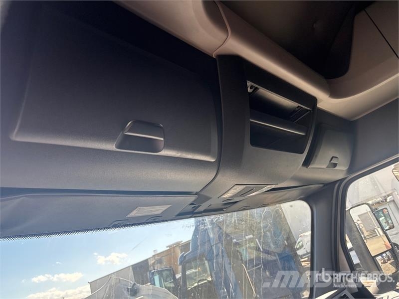 Freightliner Cascadia 126 6x4 T/A Sleeper Truck Tractor Sattelzugmaschinen