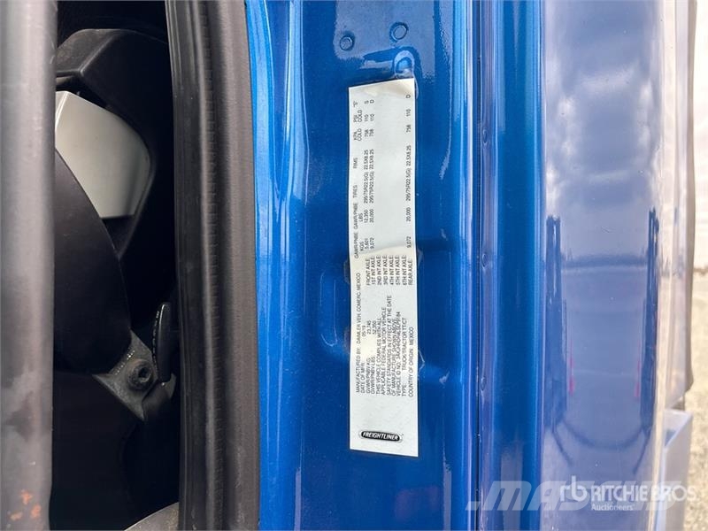 Freightliner Cascadia 126 6x4 T/A Sleeper Truck Tractor 中古トラクターヘッド | トレーラーヘッド