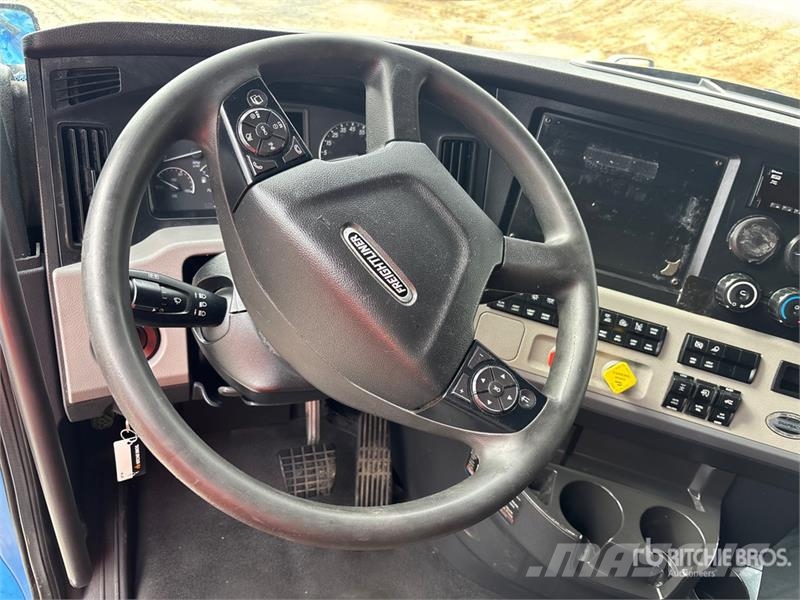 Freightliner Cascadia 126 6x4 T/A Sleeper Truck Tractor Autotractoare
