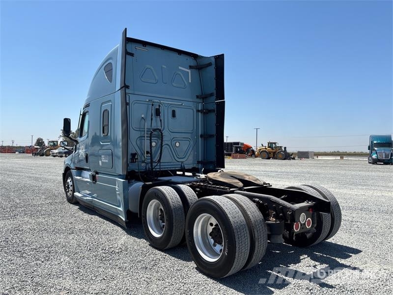 Freightliner Cascadia 126 6x4 T/A Sleeper Truck Tractor 트랙터 유닛