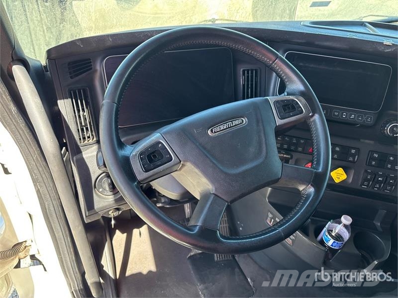 Freightliner Cascadia 126 6x4 T/A Sleeper Truck Tractor Motrici e Trattori Stradali