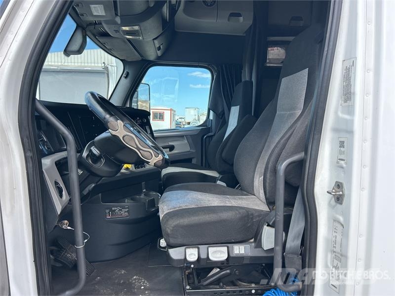 Freightliner Cascadia 126 6x4 T/A Sleeper Truck Tractor (Inoper Tracteur routier