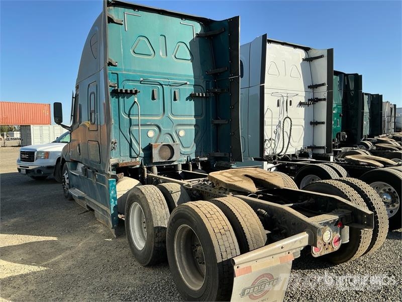 Freightliner Cascadia 126 6x4 T/A Sleeper Truck Tractor Nyergesvontatók