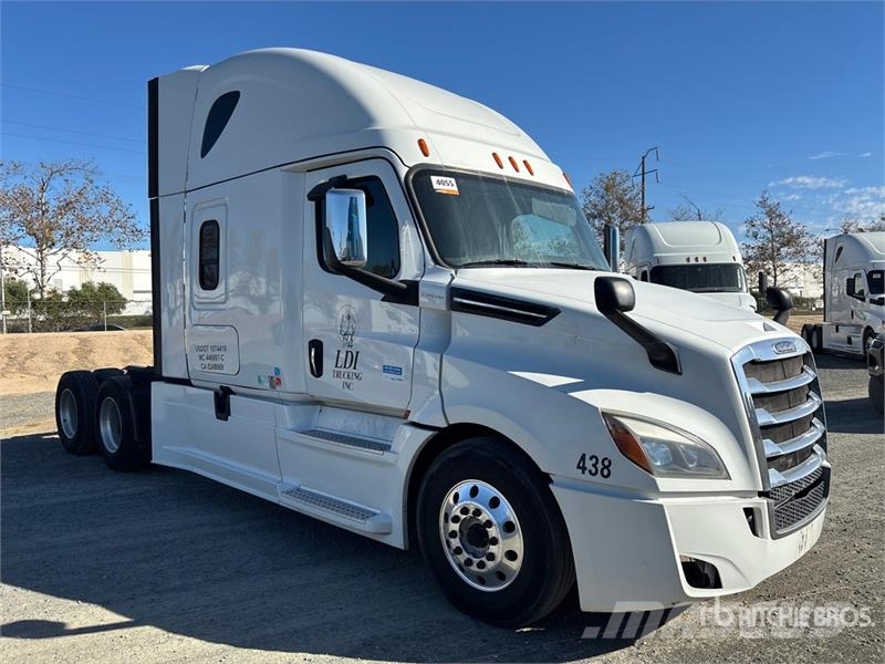 Freightliner Cascadia 126 6x4 T/A Sleeper Truck Tractor Седельные тягачи