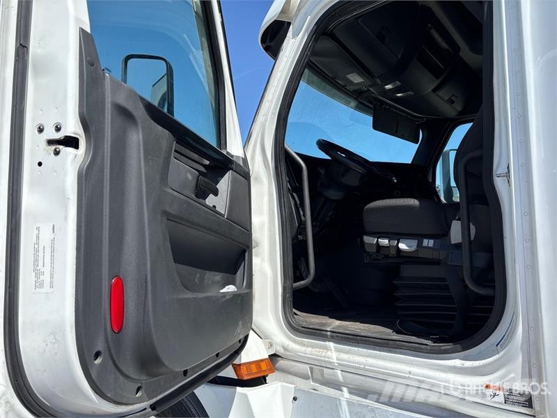 Freightliner Cascadia 126 6x4 T/A Sleeper Truck Tractor Motrici e Trattori Stradali