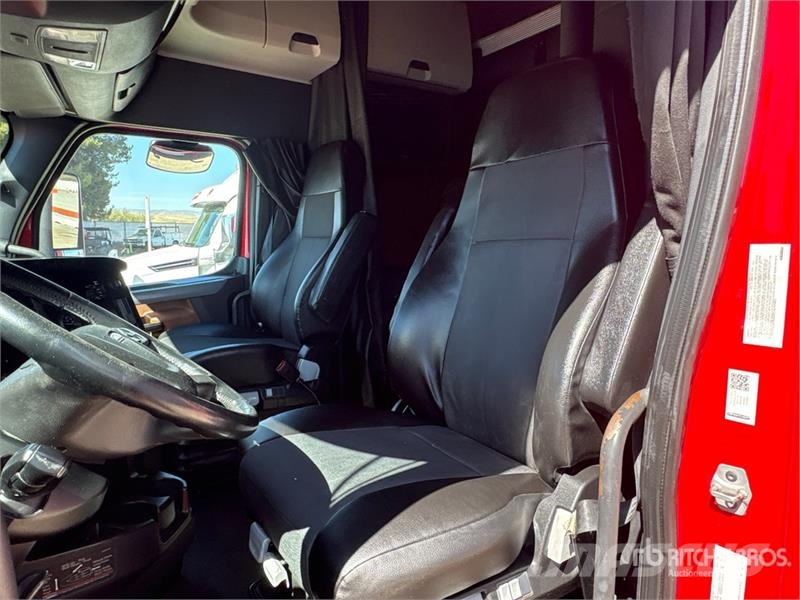 Freightliner Cascadia 126 6x4 T/A Sleeper Truck Tractor وحدات الجر