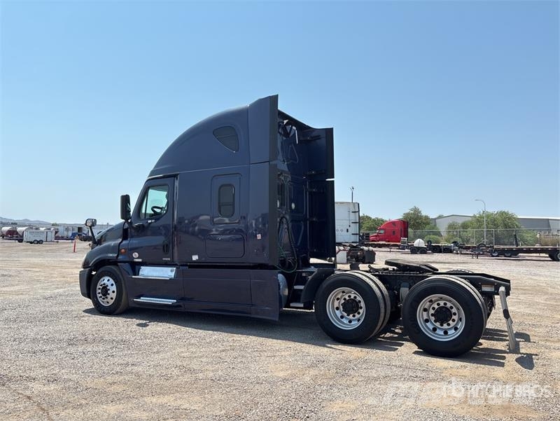 Freightliner Cascadia 125 6x4 T/A Sleeper Truck Tractor وحدات الجر