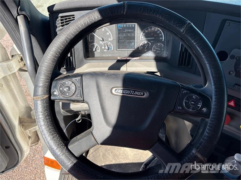 Freightliner Cascadia 126 Kipper