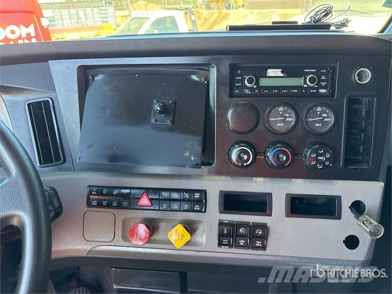 Freightliner Cascadia 126 6x4 T/A Sleeper Truck Tractor Motrici e Trattori Stradali