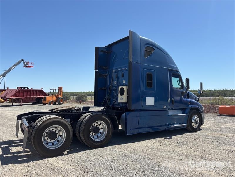 Freightliner Cascadia 125 6x4 T/A Sleeper Truck Tractor Cabezas tractoras