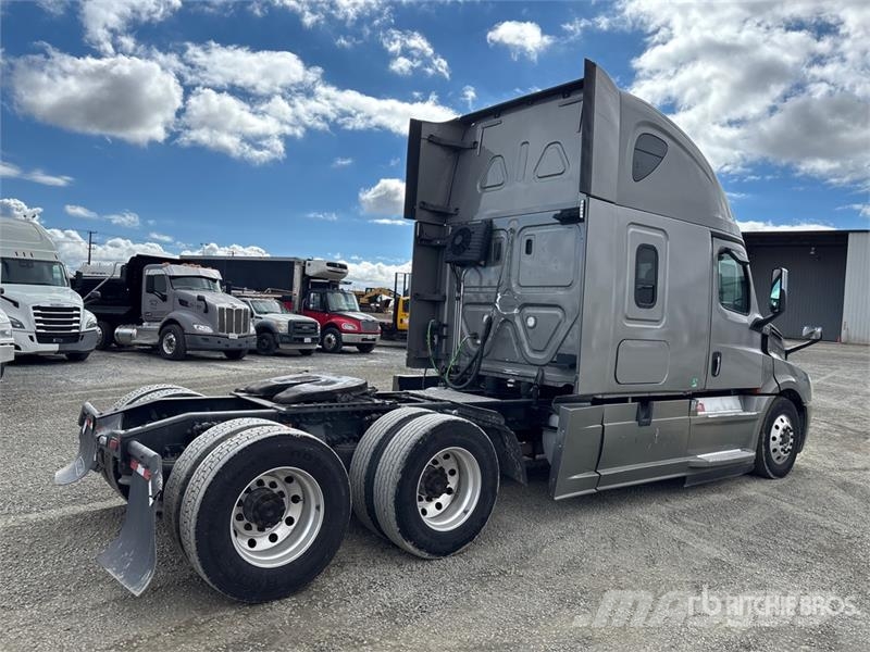 Freightliner Cascadia 126 6x4 T/A Sleeper Truck Tractor Sattelzugmaschinen